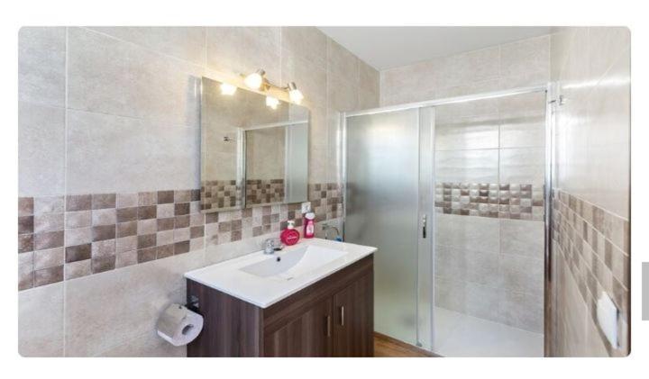 Apartamento En Olvera Luaran gambar